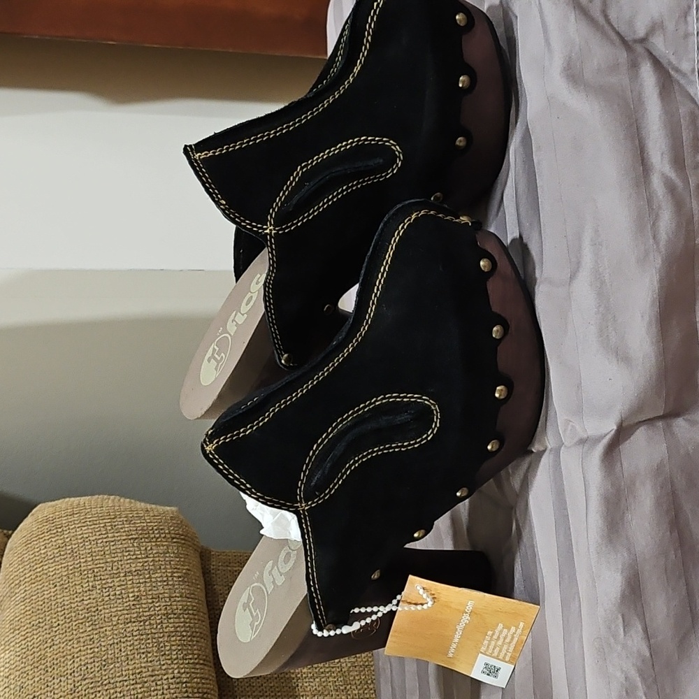 Stylish Black Mules with Wooden Heel